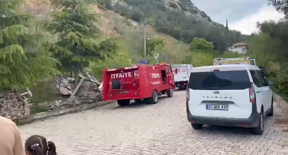 egirdirde tirmandiklari kayaliklarda mahsur kalan cocuklar kurtarildi 2 bQ2gLmEM