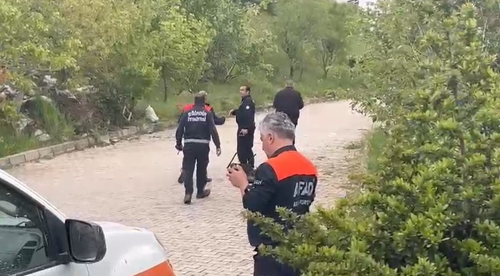 egirdirde tirmandiklari kayaliklarda mahsur kalan cocuklar kurtarildi 3 2anfmfCB