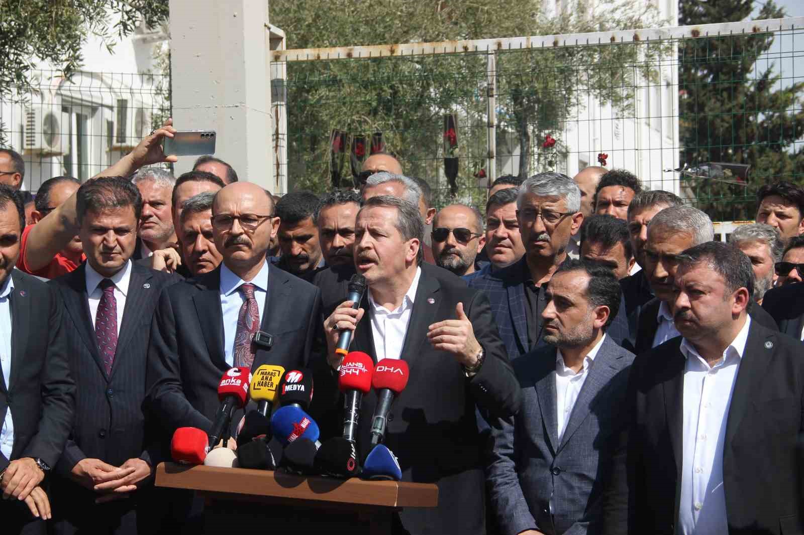 Eğitim-Bir-Sen Genel Başkanı Ali Yalçın’dan saldırının yaşandığı okulun önünde açıklama 5 egitim bir sen genel baskani ali yalcindan saldirinin yasandigi okulun onunde aciklama 1 TVgXvJiD
