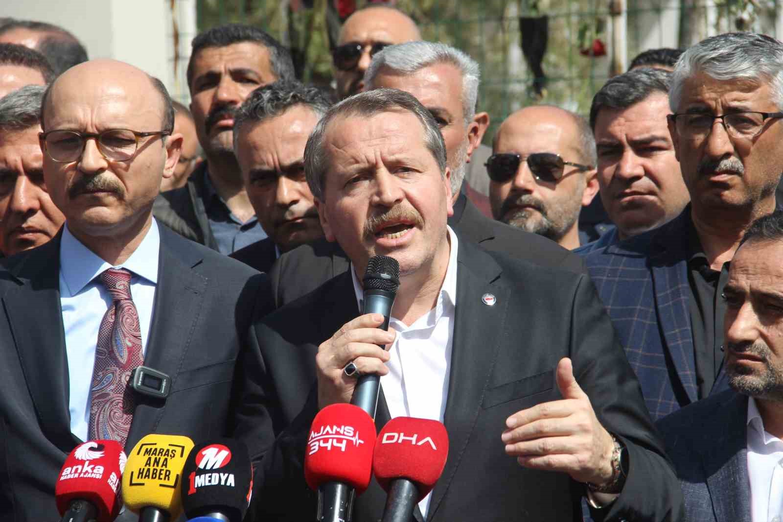 Eğitim-Bir-Sen Genel Başkanı Ali Yalçın’dan saldırının yaşandığı okulun önünde açıklama 6 egitim bir sen genel baskani ali yalcindan saldirinin yasandigi okulun onunde aciklama 2 C27dB4VX