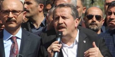 egitim-bir-sen-genel-baskani-ali-yalcindan-saldirinin-yasandigi-okulun-onunde-aciklama-heaKIBcy.jpg