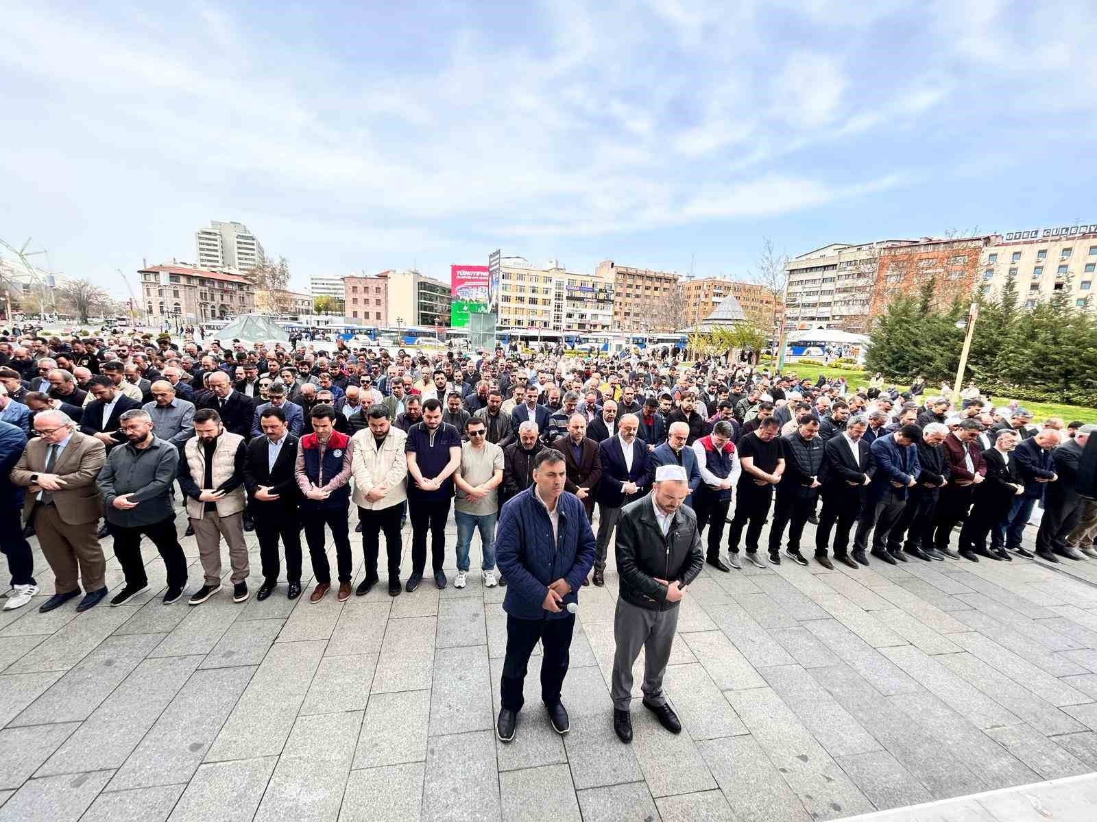 Eğitim Bir-Sen’den okul saldırılarında hayatını kaybedenler için gıyabi cenaze namazı 6 egitim bir senden okul saldirilarinda hayatini kaybedenler icin giyabi cenaze namazi 2 nmTR7997