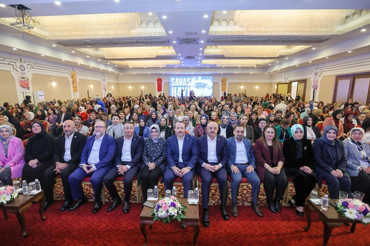 egitim bir senli 1000 sendikaci kadin lider turkiye bulusmasinda bir araya geldi 0 rEzYV8Up