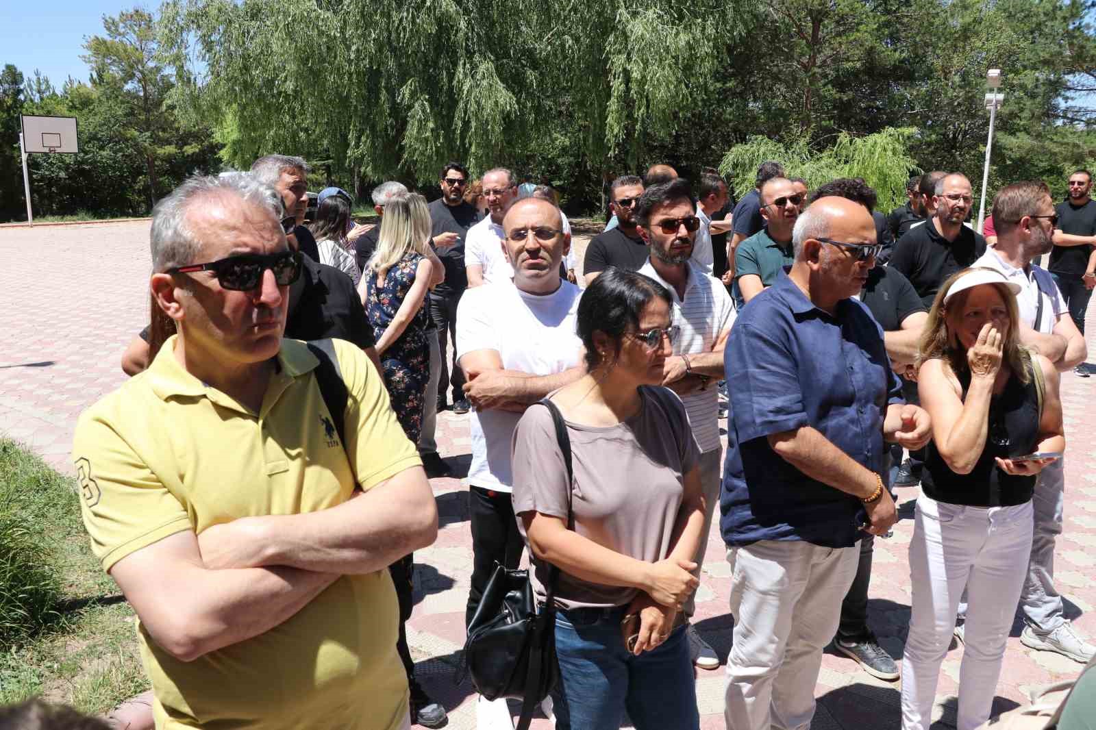 egitim kurumu konkordato ilan etti veliler okul onunde toplandi 0 z3BOaKVr