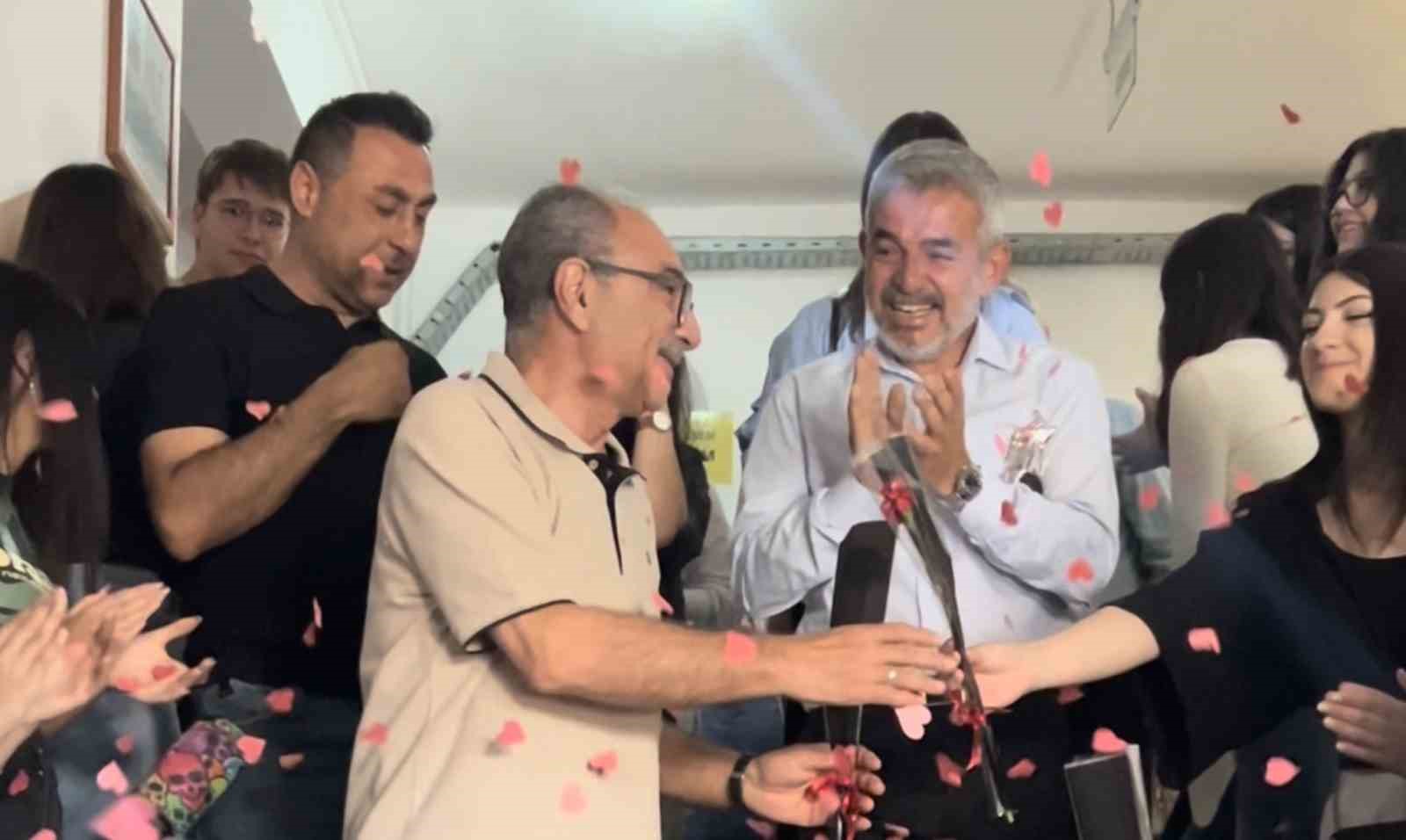 egitime adanan 40 yil emekli olan okul mudurune gullerle veda 1 ujYYrpLz