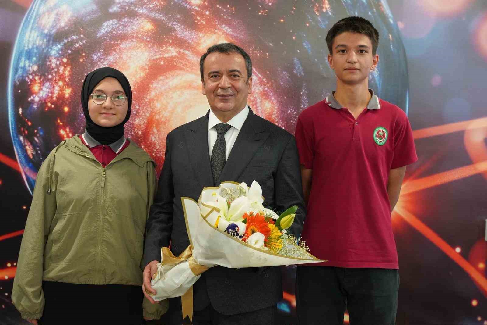 Eğitime destek: Yenibosna Anadolu İmam Hatip Lisesi’nde Fizik Laboratuvarı açıldı 7 egitime destek yenibosna anadolu imam hatip lisesinde fizik laboratuvari acildi 3 bbwpgGKq