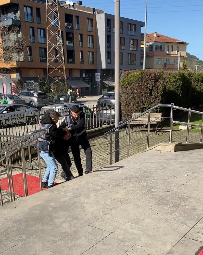 eglence mekanina kursun yagdiran zanli tutuklandi 2 FUEmpefC