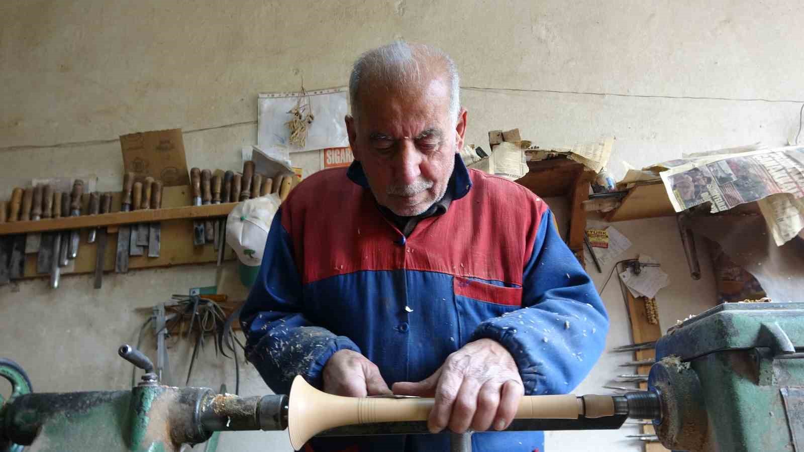eglencelerin simgesi zurnayi 55 yildir agaclara sekil vererek uretiyor 4 GRwfGgwz