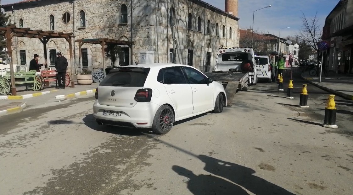 egzoz patlatan araca 16 bin tl ve trafikten men cezasi 2