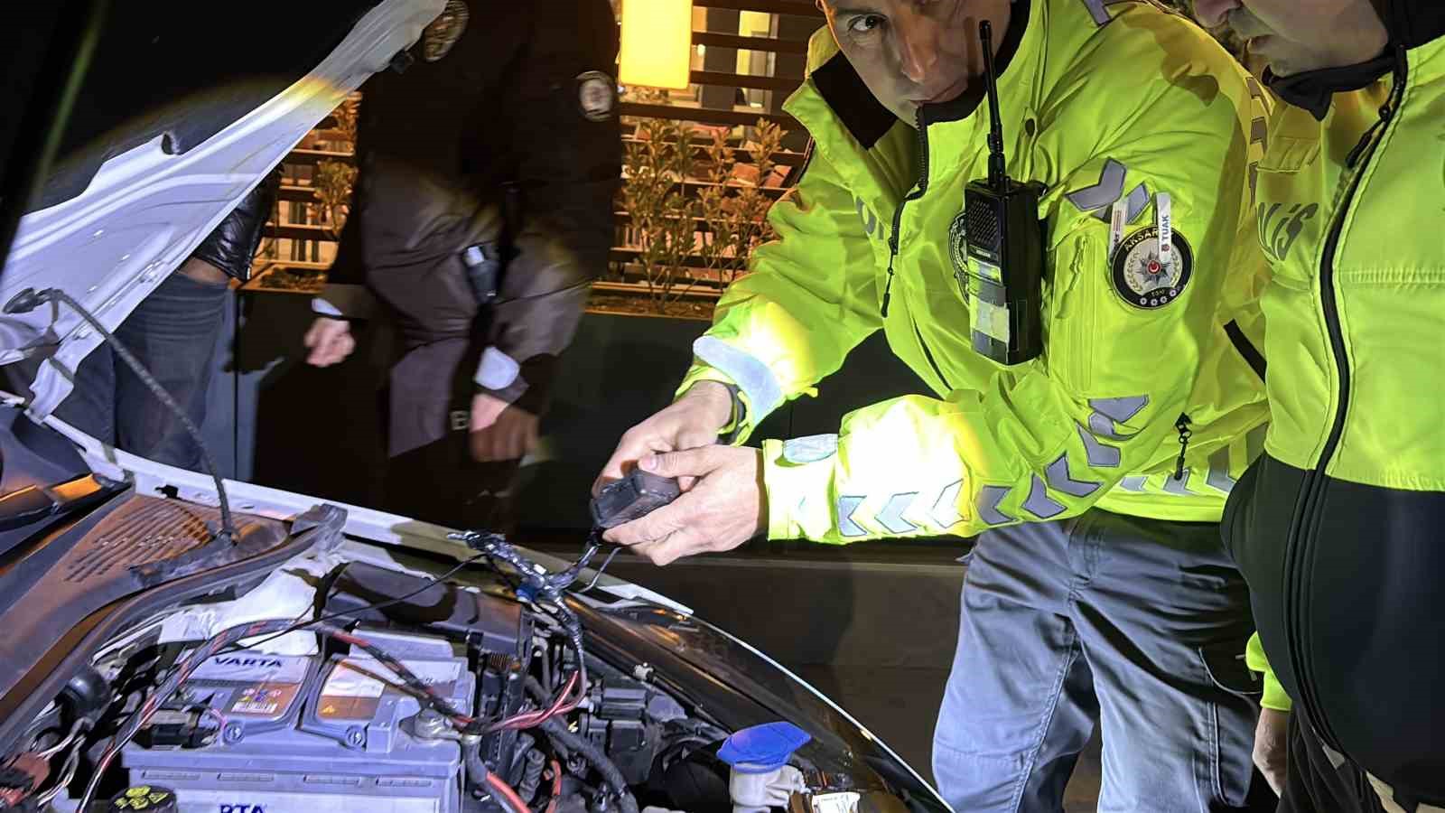 Egzoz patlatırken polise yakalandı, 19 bin 710 lira ceza yiyip arabasından oldu 5 egzoz patlatirken polise yakalandi 19 bin 710 lira ceza yiyip arabasindan oldu 1 FivLvO3R