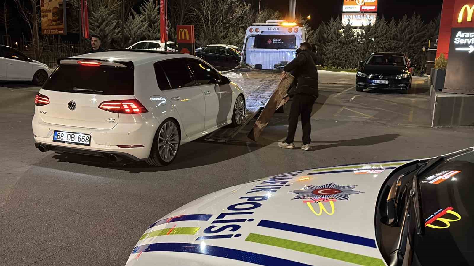 Egzoz patlatırken polise yakalandı, 19 bin 710 lira ceza yiyip arabasından oldu 12 egzoz patlatirken polise yakalandi 19 bin 710 lira ceza yiyip arabasindan oldu 8 Mb1jRkRF
