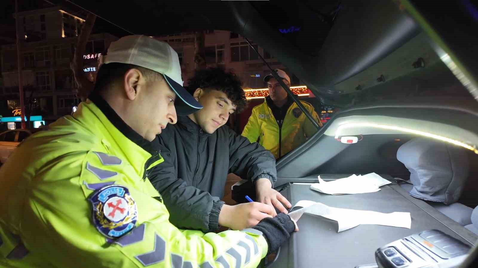 egzoz sistemi mevzuata aykiri araci 30 gun men edildi samsundan tur atmak icin geldim ZDggDKGu