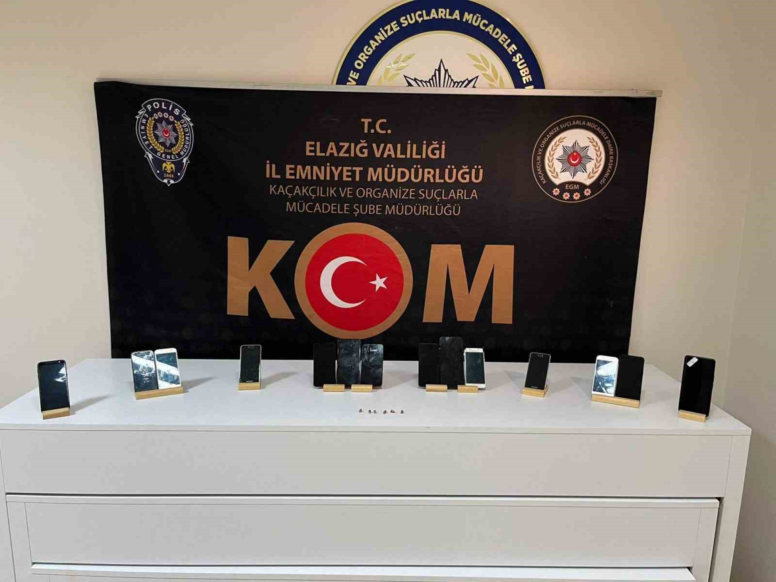 Ehliyet sınavındaki kopya düzeneğine 2 tutuklama 5 ehliyet sinavindaki kopya duzenegine 2 tutuklama 1 Mcqh7QDJ