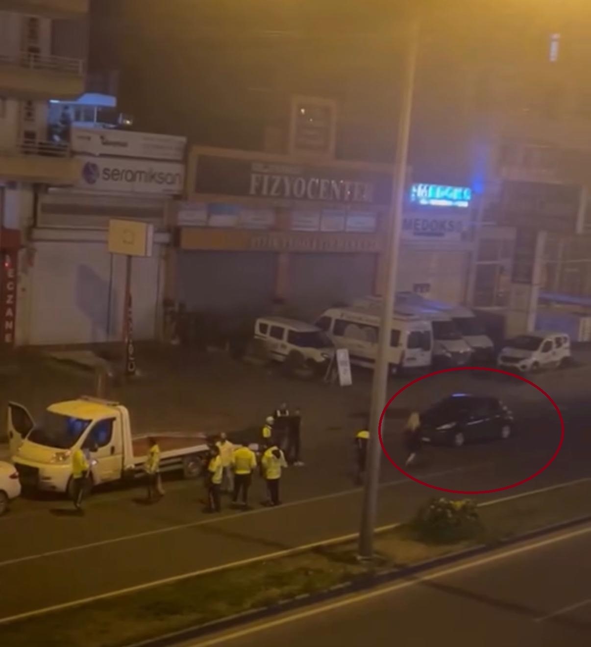 Ehliyeti alınan kadın, alkollü halde araç kullanırken polise yakalanınca sinir krizi geçirdi 4 ehliyeti alinan kadin alkollu halde arac kullanirken polise yakalaninca sinir krizi gecirdi 0 sSLakWZd