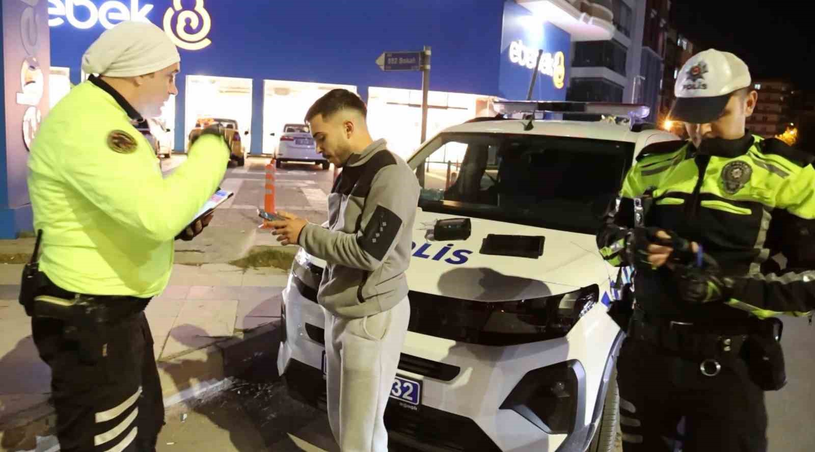 Ehliyeti yok, muayenesi yok, sigortası yok: "Yapacak bir şey de yok" 5 ehliyeti yok muayenesi yok sigortasi yok yapacak bir sey de yok 1 AbVmSmmF