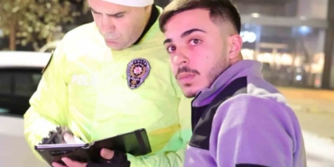 ehliyeti-yok-muayenesi-yok-sigortasi-yok-yapacak-bir-sey-de-yok-hgC7bCm7.jpg