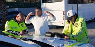 ehliyetine-el-konulan-surucu-ucuncu-kez-alkollu-yakalandi-390-bin-lira-rekor-ceza-uygulandi-2pLOBzP7.jpg