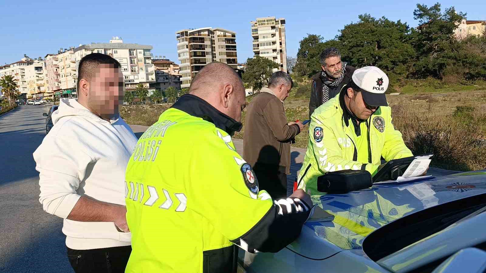 Ehliyetine el konulan sürücü üçüncü kez alkollü yakalandı, 390 bin lira rekor ceza uygulandı 6 ehliyetine el konulan surucu ucuncu kez alkollu yakalandi 390 bin lira rekor ceza uygulandi hqD5yyQs