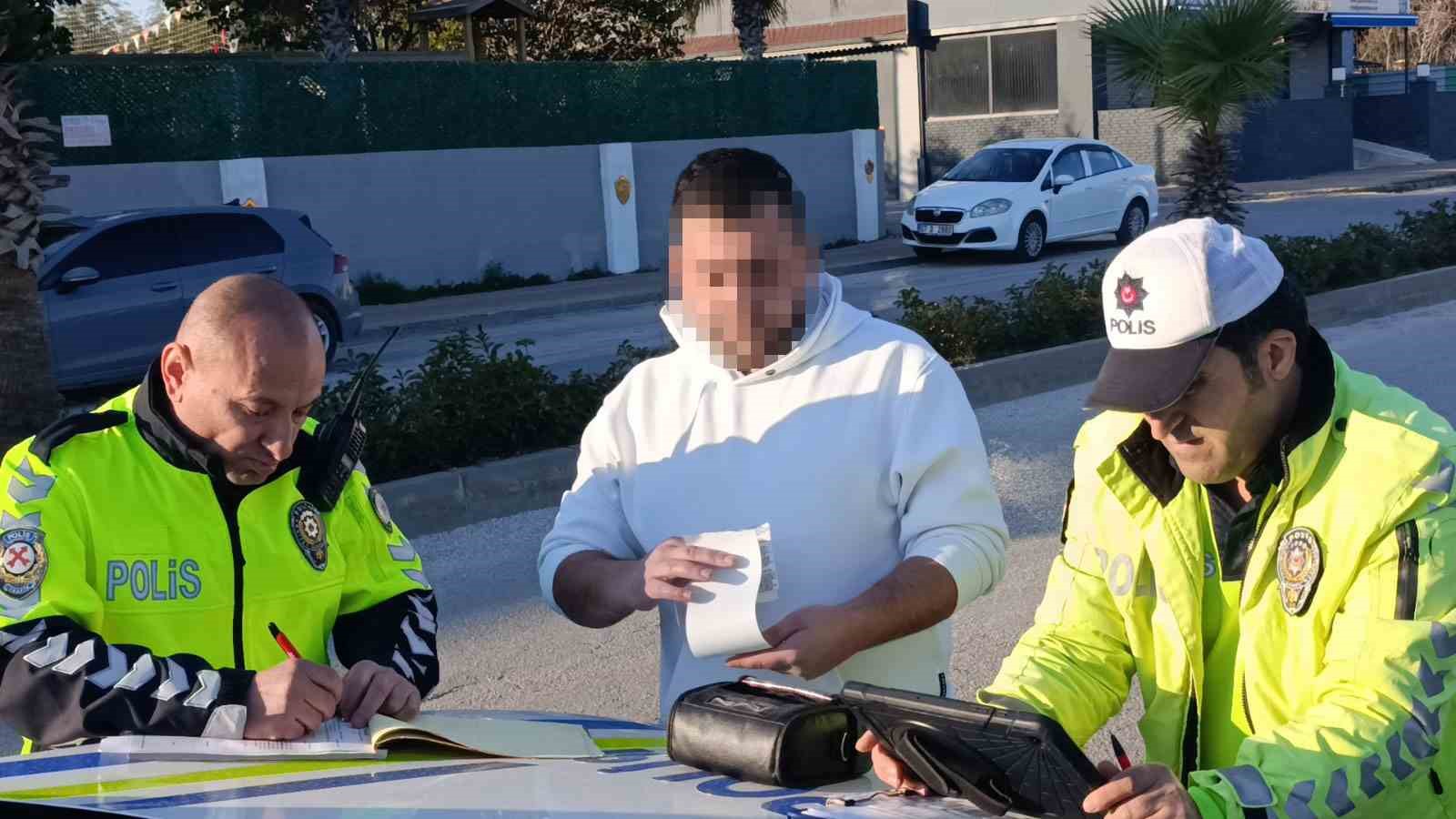 Ehliyetine el konulan sürücü üçüncü kez alkollü yakalandı, 390 bin lira rekor ceza uygulandı 9 ehliyetine el konulan surucu ucuncu kez alkollu yakalandi 390 bin lira rekor ceza uygulandi