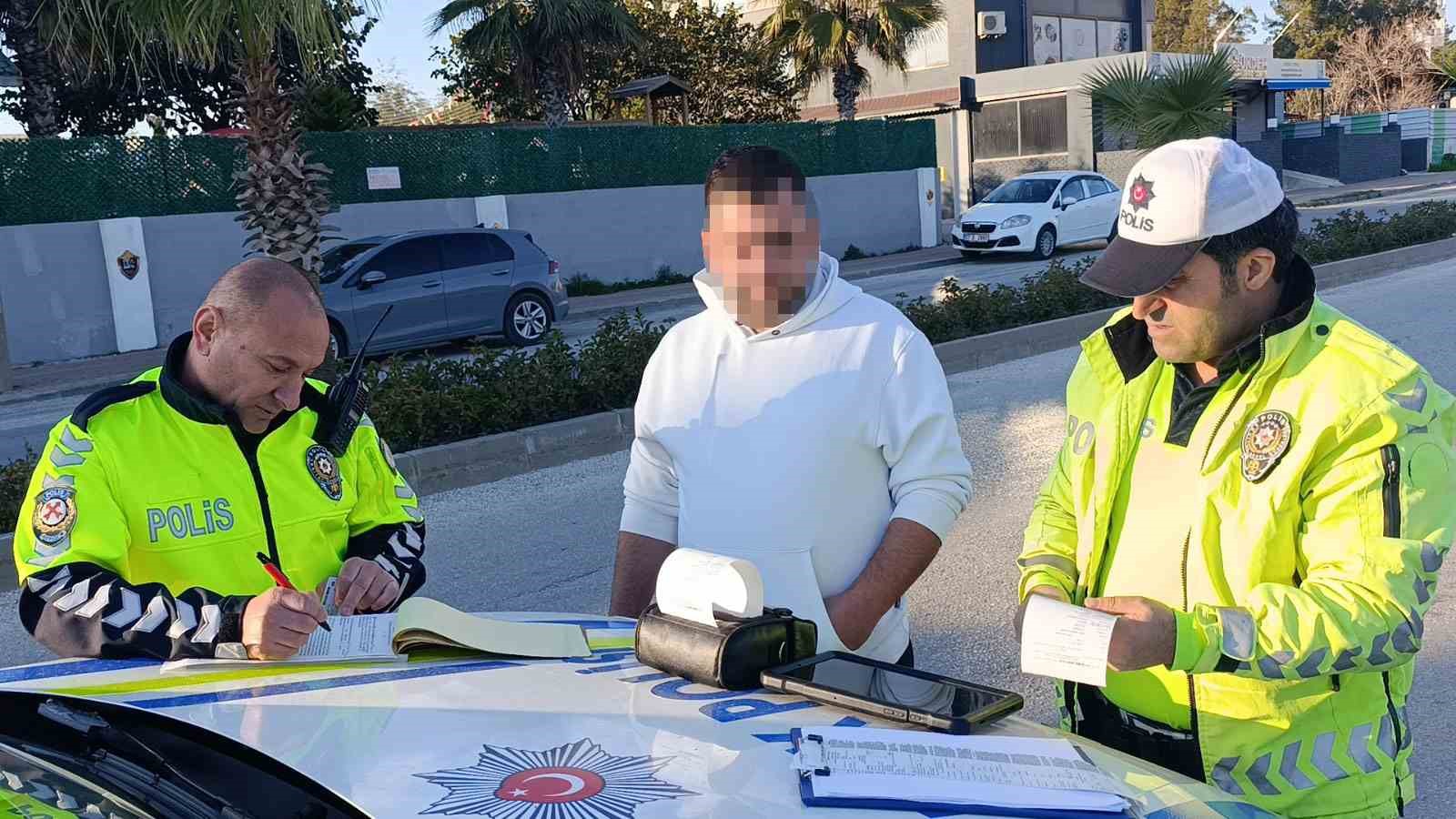 Ehliyetine el konulan sürücü üçüncü kez alkollü yakalandı, 390 bin lira rekor ceza uygulandı 10 ehliyetine el konulan surucu ucuncu kez alkollu yakalandi 390 bin lira rekor ceza uygulandi