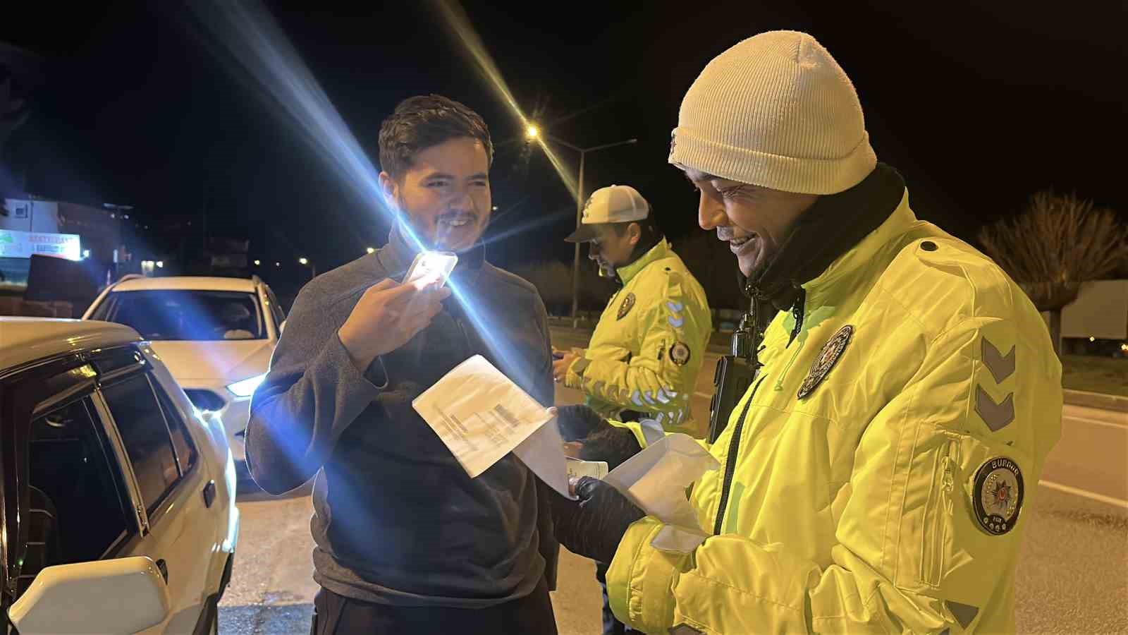 ehliyetini zarftan cikarmak icin 1 ay torpidoda tutup cevirmeye girmeyi bekledi 0 wGIApH61