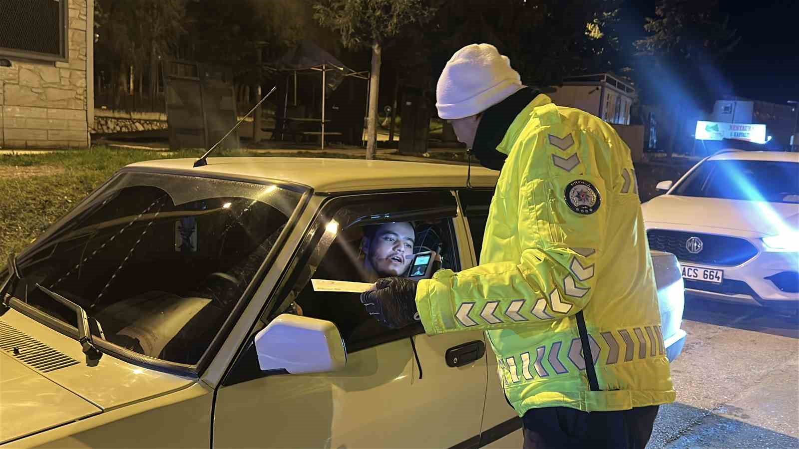 ehliyetini zarftan cikarmak icin 1 ay torpidoda tutup cevirmeye girmeyi bekledi 2