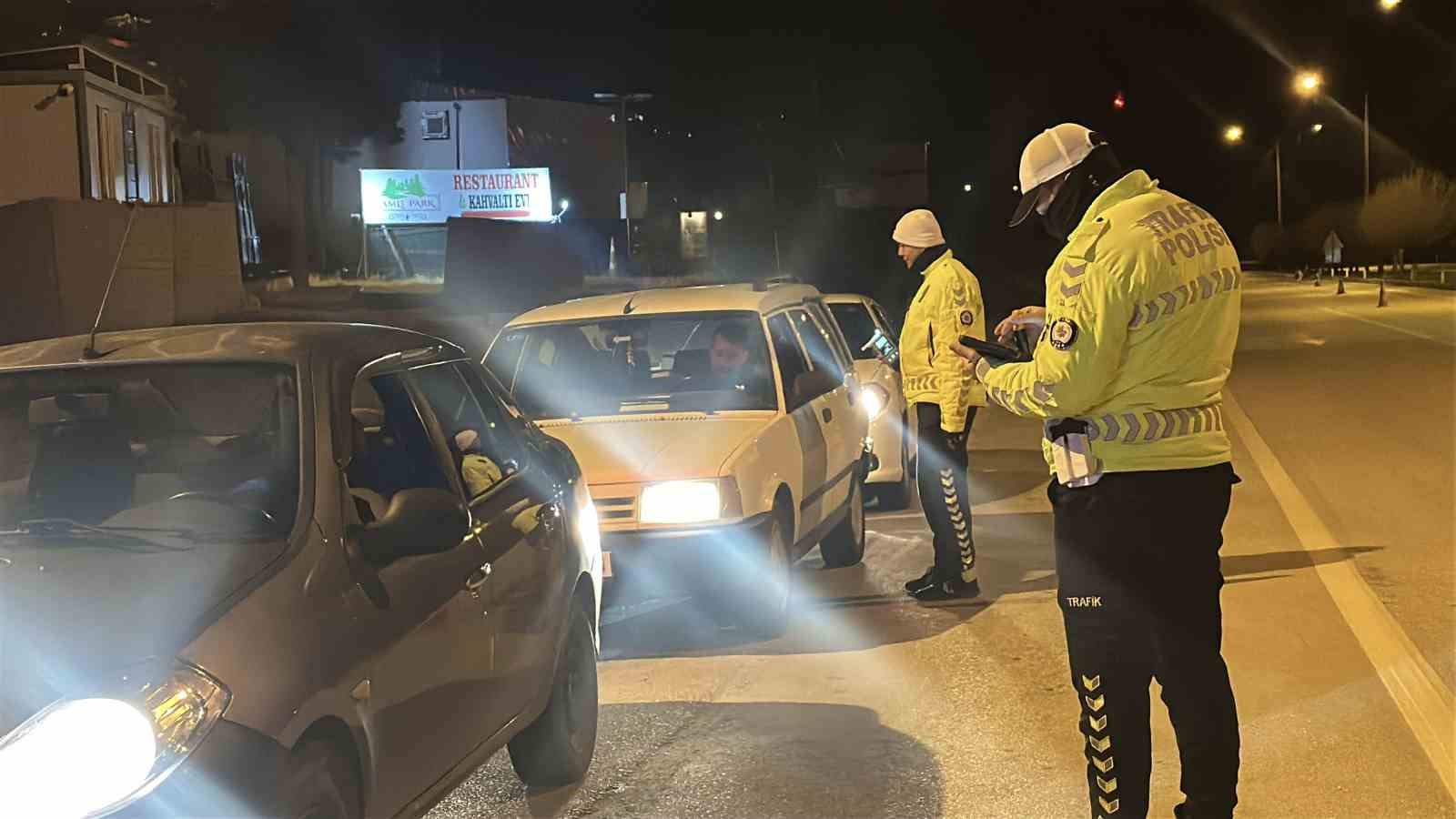ehliyetini zarftan cikarmak icin 1 ay torpidoda tutup cevirmeye girmeyi bekledi 3 aBkDNMh3