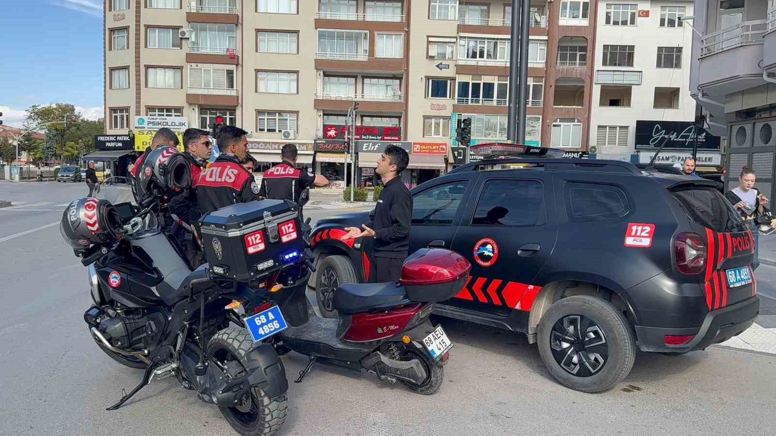 ehliyetsiz arkadasina motosikleti verdi bir suru cezam var diye polise yalvardi 0 eS9A1tBG