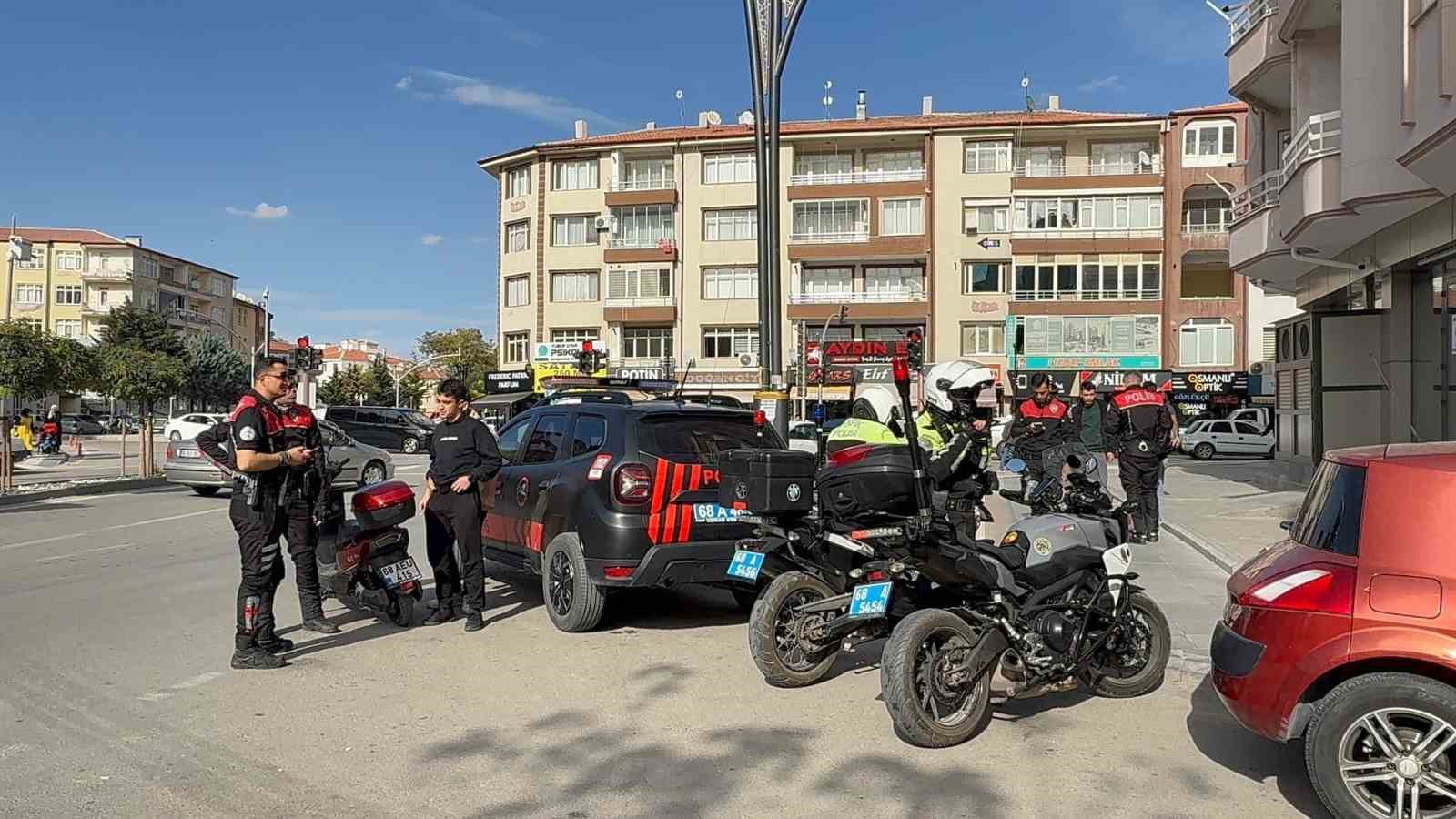 ehliyetsiz arkadasina motosikleti verdi bir suru cezam var diye polise yalvardi 1 vO5sNvj8