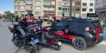ehliyetsiz-arkadasina-motosikleti-verdi-bir-suru-cezam-var-diye-polise-yalvardi-2AhI8ifM.jpg