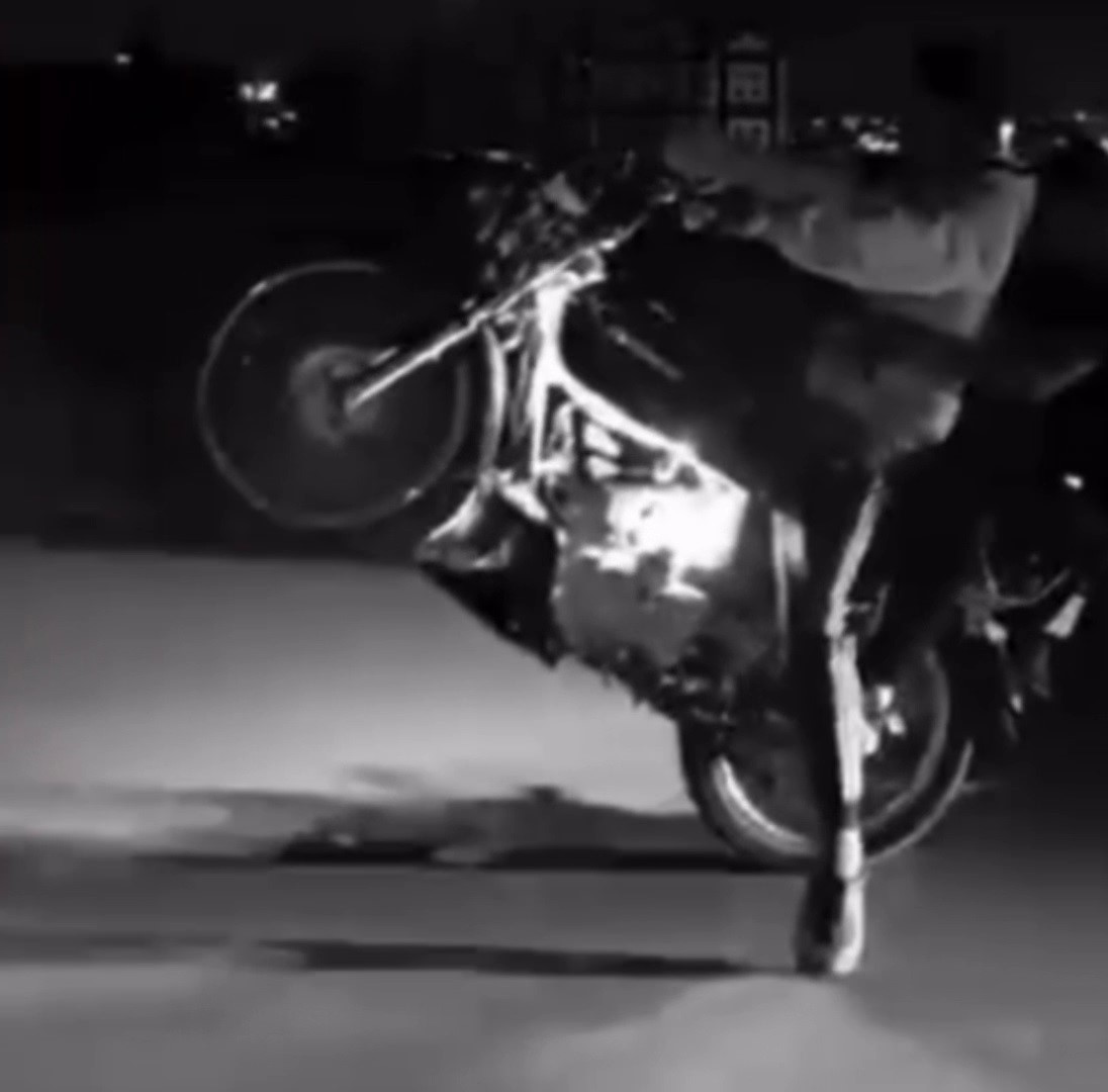ehliyetsiz motosikletlinin sosyal medya sovu 77 bin tlye patladi 1 HFPUMbil