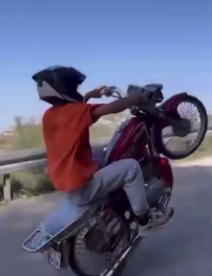 ehliyetsiz motosikletlinin sosyal medya sovu 77 bin tlye patladi 2 mdQEAJ49