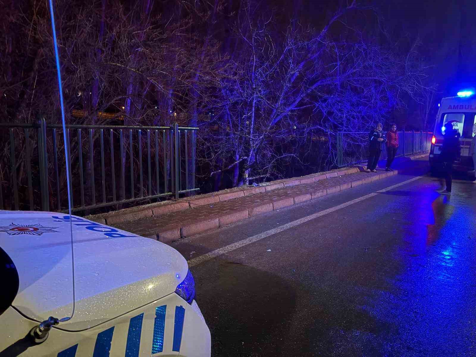 ehliyetsiz surucu 5 metrelik bahce duvarindan uctu 1 yarali 2 Klnze63J
