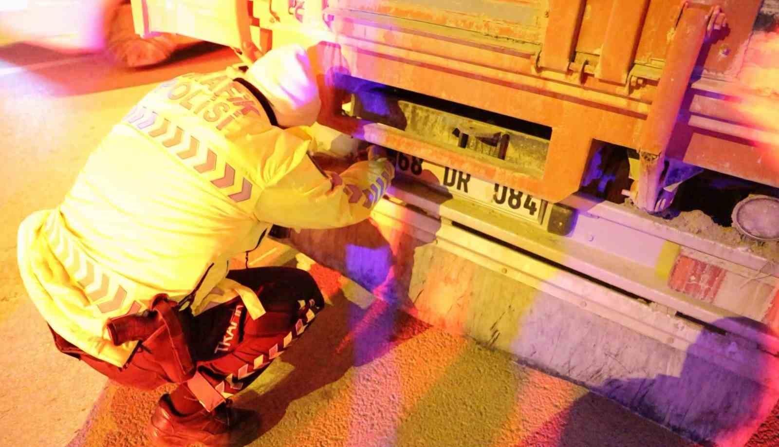 Ehliyetsiz sürücü çekme belgeli kamyonetle yakalandı: 46 bin 621 lira ceza 7 ehliyetsiz surucu cekme belgeli kamyonetle yakalandi 46 bin 621 lira ceza 3 ghQyKyee