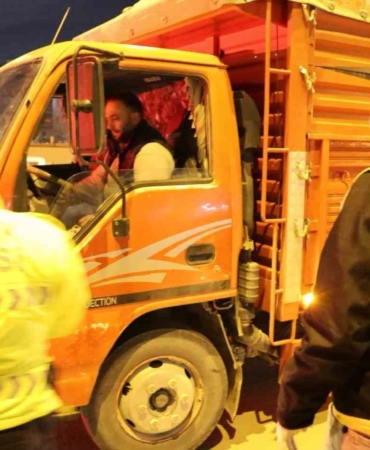 ehliyetsiz-surucu-cekme-belgeli-kamyonetle-yakalandi-46-bin-621-lira-ceza-AhjUraBx.jpg