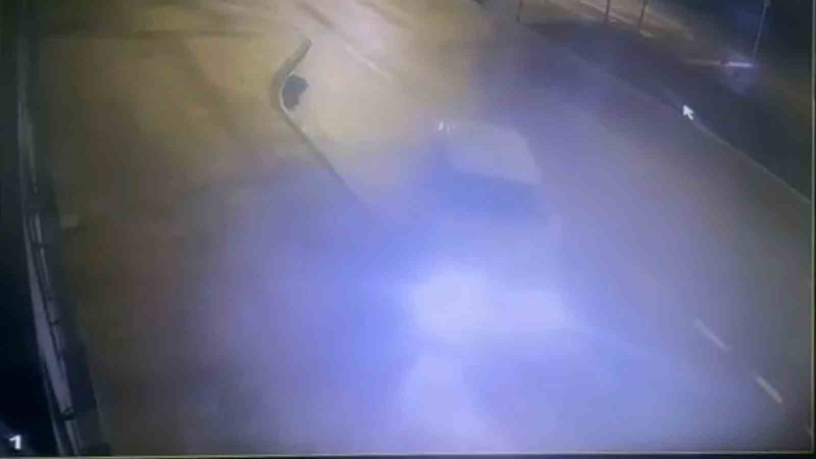 ehliyetsiz surucu kaldirima carpip kacti ama polis yakaladi 1 61TfYVzy
