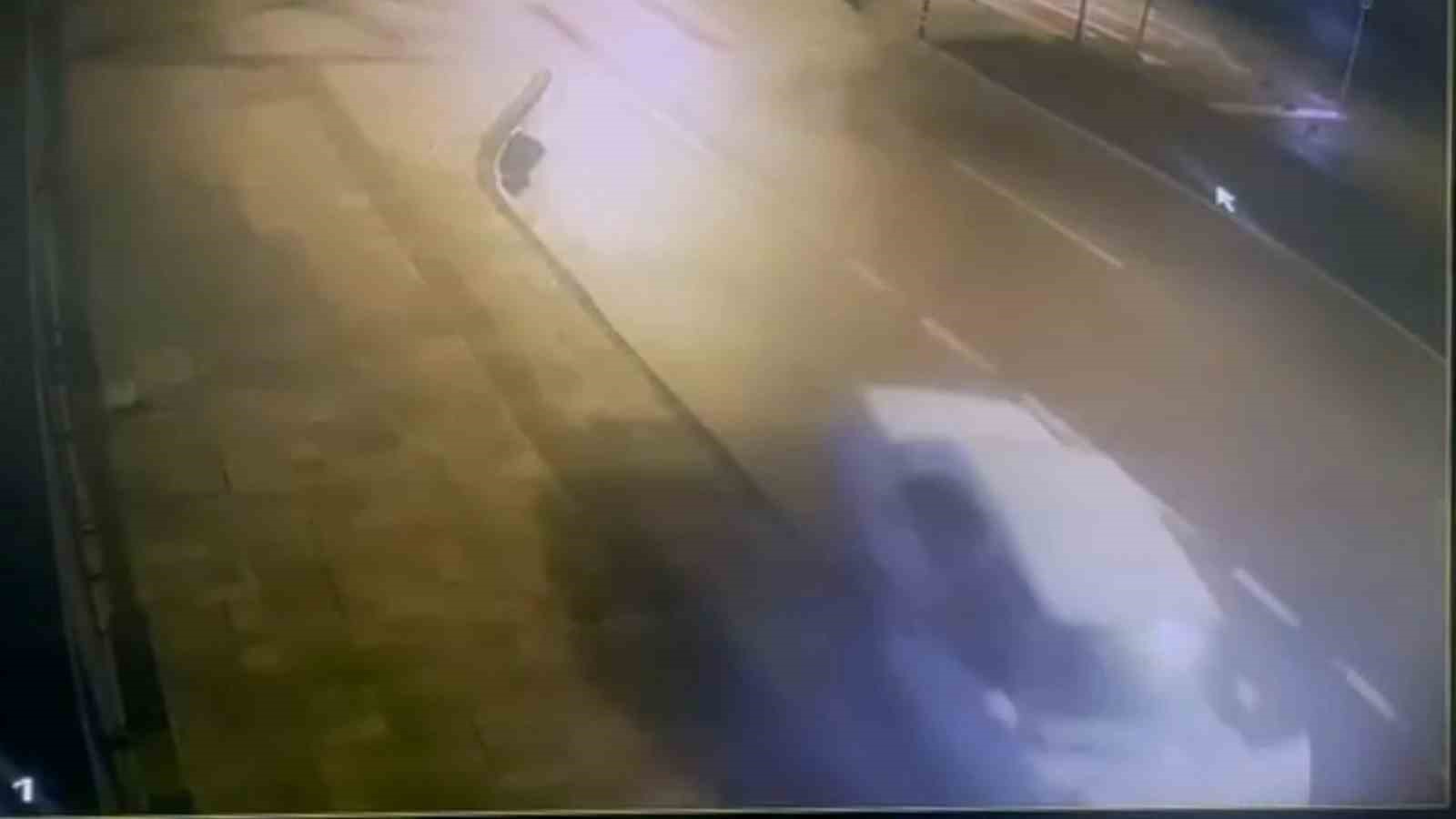 ehliyetsiz surucu kaldirima carpip kacti ama polis yakaladi 2 GJy1kbZN