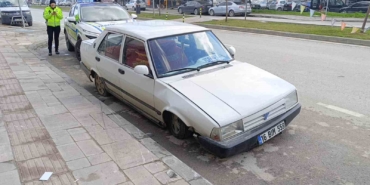 ehliyetsiz-surucu-kaldirima-carpip-kacti-ama-polis-yakaladi-Mg9JBHrI.jpg