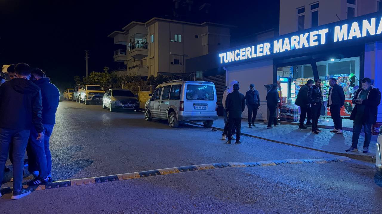 ehliyetsiz surucu once kaza yapti ardindan markete girdi 1 Od2FcZ5E