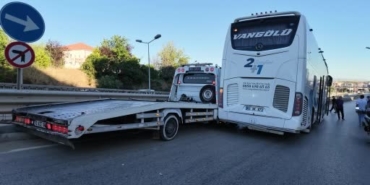 ehliyetsiz-surucu-otomobil-ve-yolcu-otobusune-carpti-40ar-bin-lira-ceza-kesildi-Gvc6cXCN.jpg