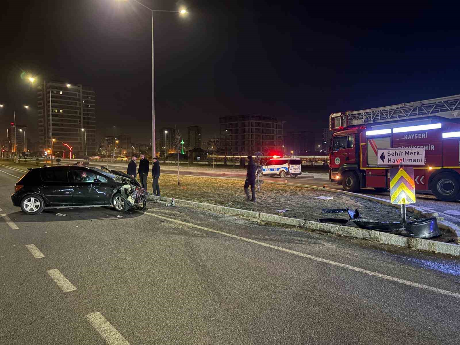 ehliyetsiz surucunun karistigi kazada kamyonet takla atti 2 yarali 2 zBMdV5bg