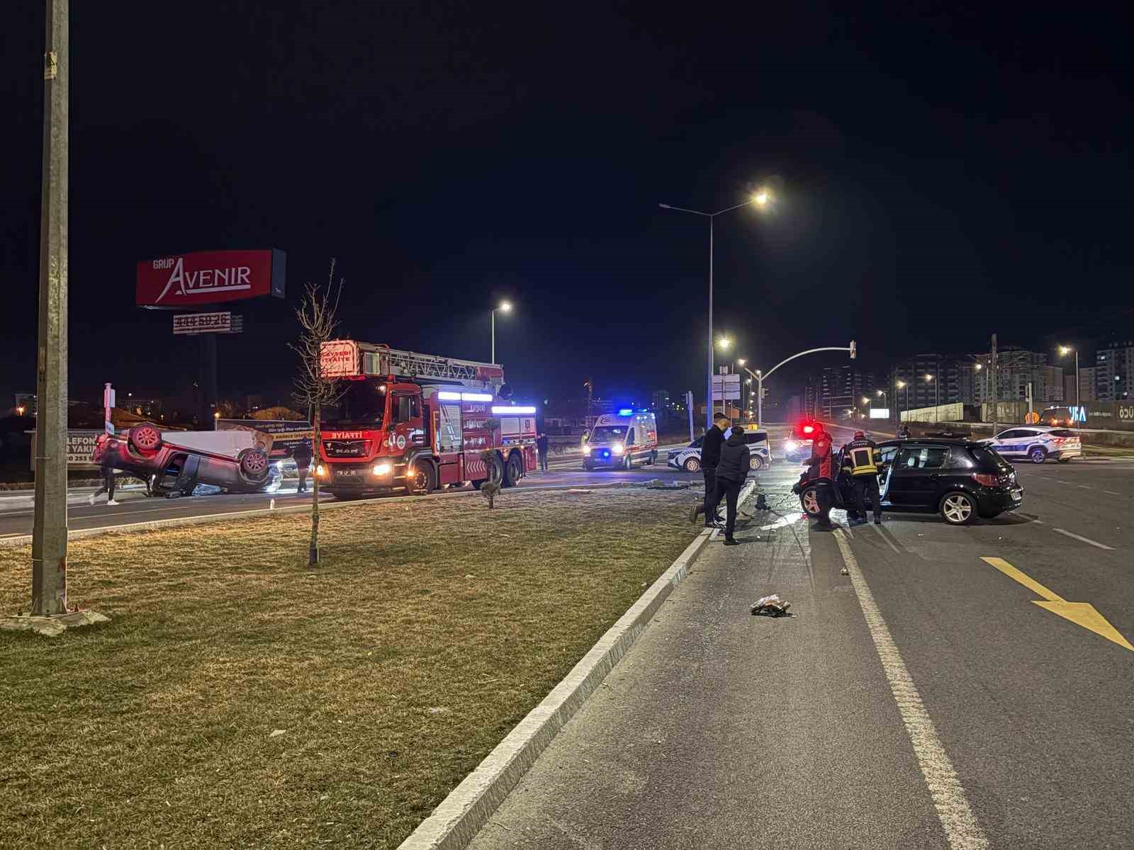 ehliyetsiz surucunun karistigi kazada kamyonet takla atti 2 yarali 3 8LNeGX1n