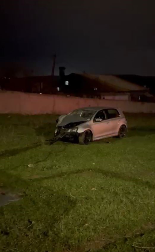 ehliyetsiz surucunun kullandigi otomobil baska bir aracla kafa kafaya carpisti 4 yarali 1 tsbuOPcA