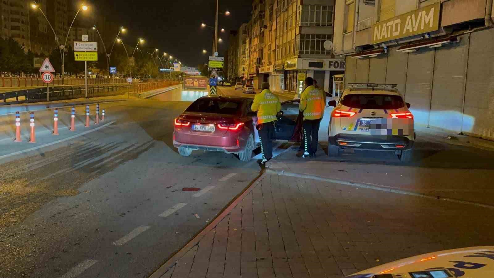 ehliyetsiz surucunun otomobilini almaya gelen sahista ehliyetsiz cikti 1 75ciRZT1