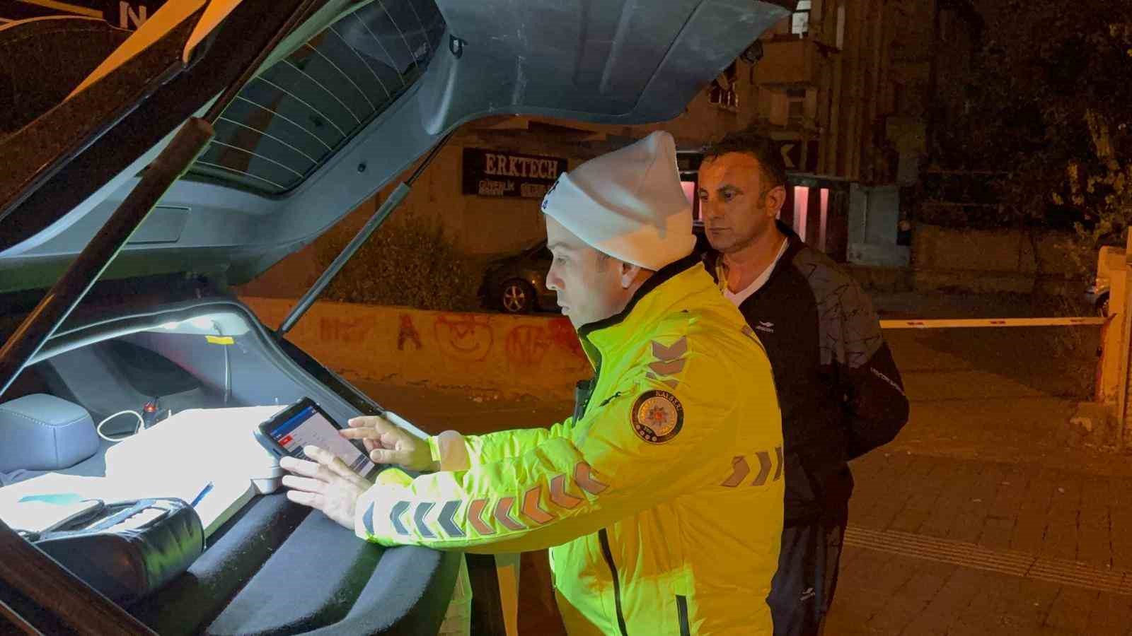 ehliyetsiz surucunun otomobilini almaya gelen sahista ehliyetsiz cikti 3 XStHfAnR