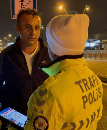 ehliyetsiz-surucunun-otomobilini-almaya-gelen-sahista-ehliyetsiz-cikti-7wKck1Z9.jpg