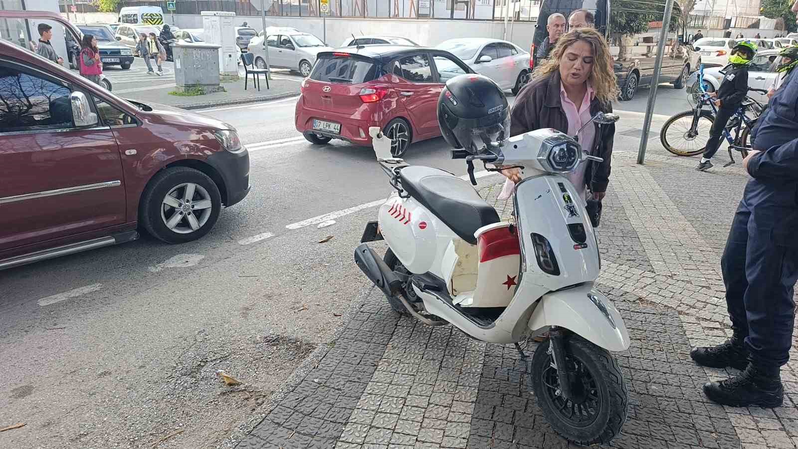 ehliyetsiz ve muayenesi gecmis motosikletle kaza yapti 42 bin lira ceza uygulandi 1 5BX2K2lc