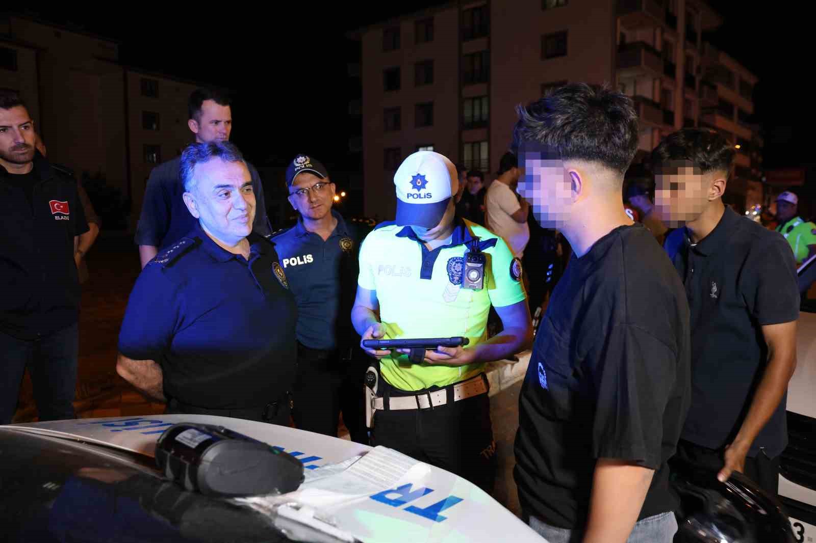 ehliyetsiz yakalanan 16 yasindaki cocuk surucu ve arac sahibine 80 bin lira ceza 1 4lPJZ1Fj