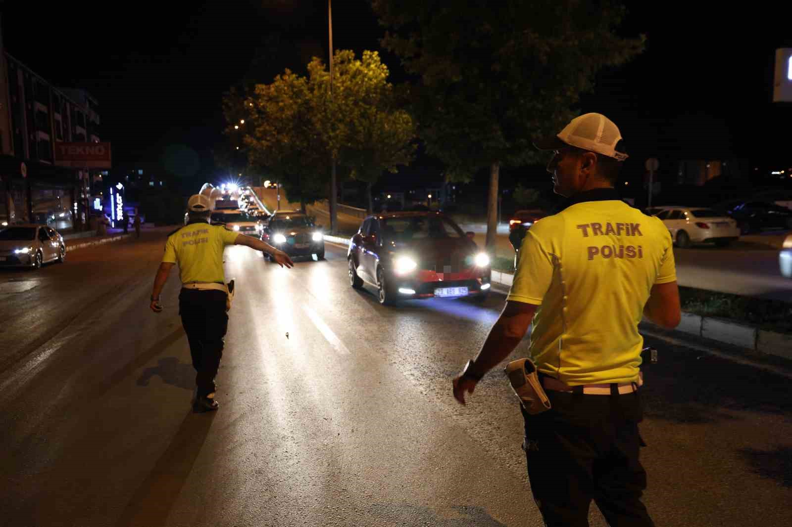 ehliyetsiz yakalanan 16 yasindaki cocuk surucu ve arac sahibine 80 bin lira ceza 4 3hECZi3I