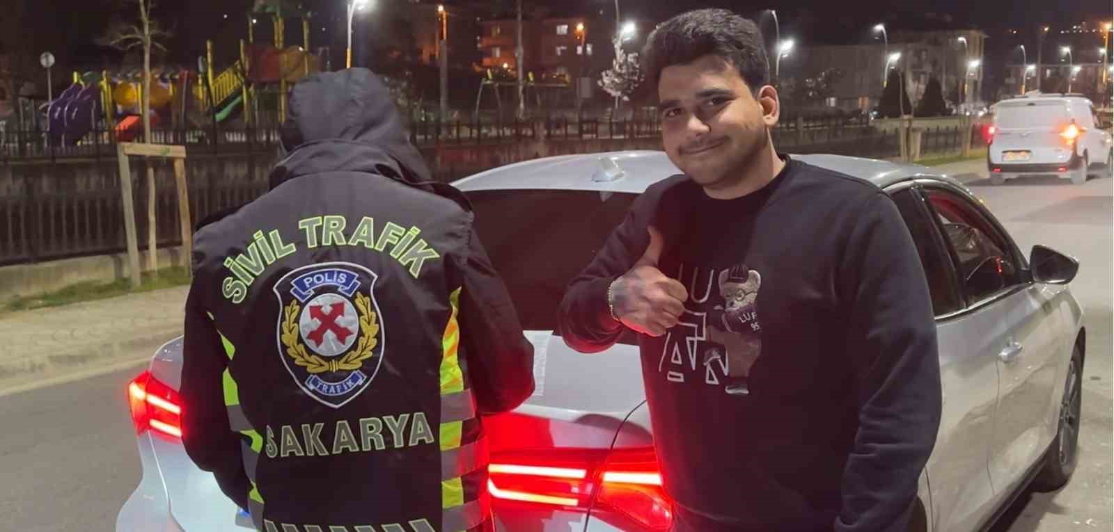 Ehliyetsiz yakalandı, 200 bin lira ceza yedi: "Benim aracım o kadar etmiyor" diyerek sitem etti 5 ehliyetsiz yakalandi 200 bin lira ceza yedi benim aracim o kadar etmiyor diyerek sitem Y4AvDs69